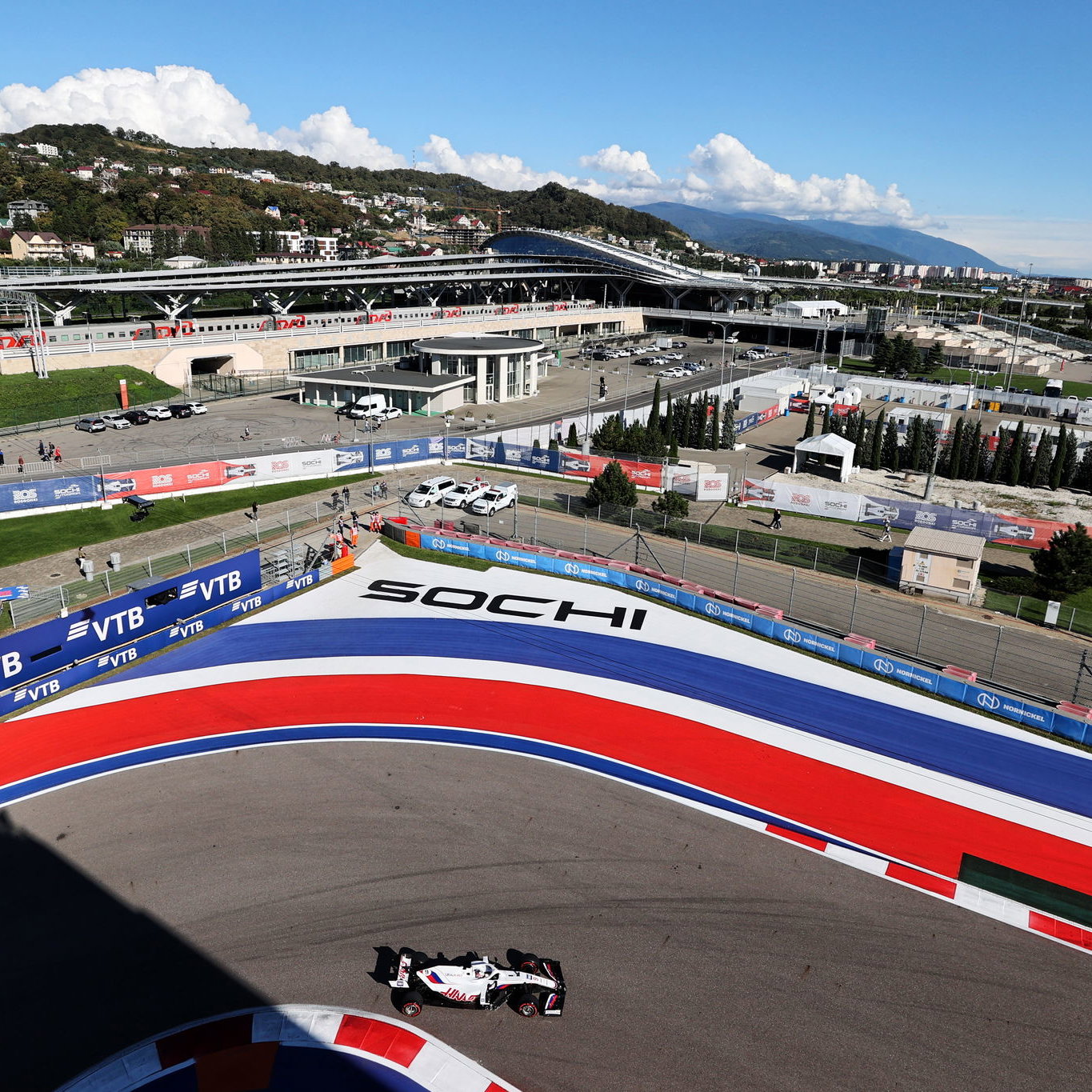 F1 mempertimbangkan sundulan ganda di Sochi, balapan kedua di Italia