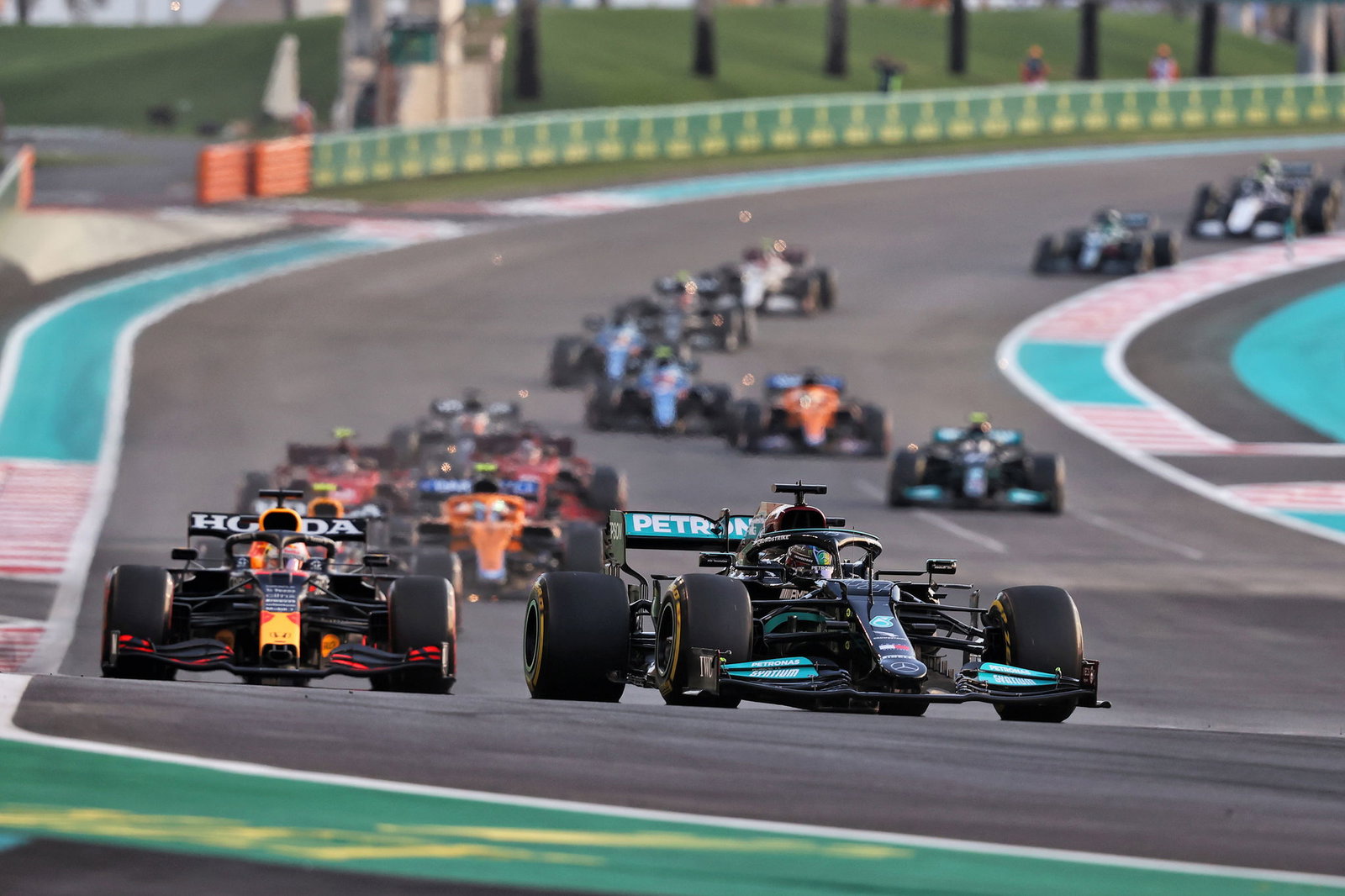 George Russell: Mercedes has “motivation and fire” after 2021 F1 defeat