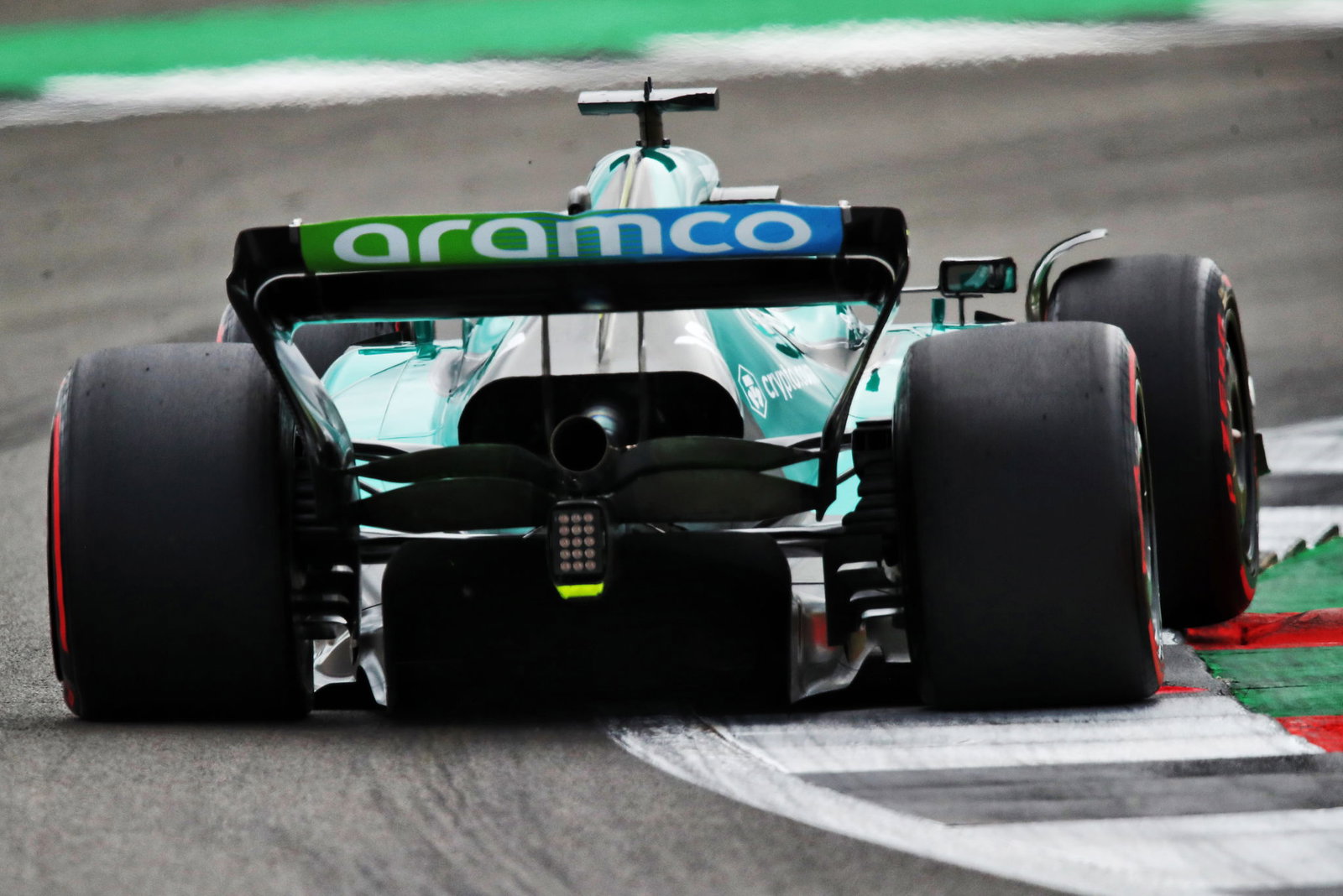 Bagaimana Mercedes Perbaiki Mobil Hamilton dalam Waktu 3,5 Jam?