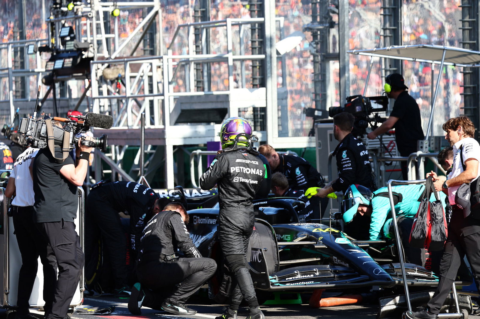 F1 GP Australia: Verstappen Menangi Balapan Kacau dari Hamilton