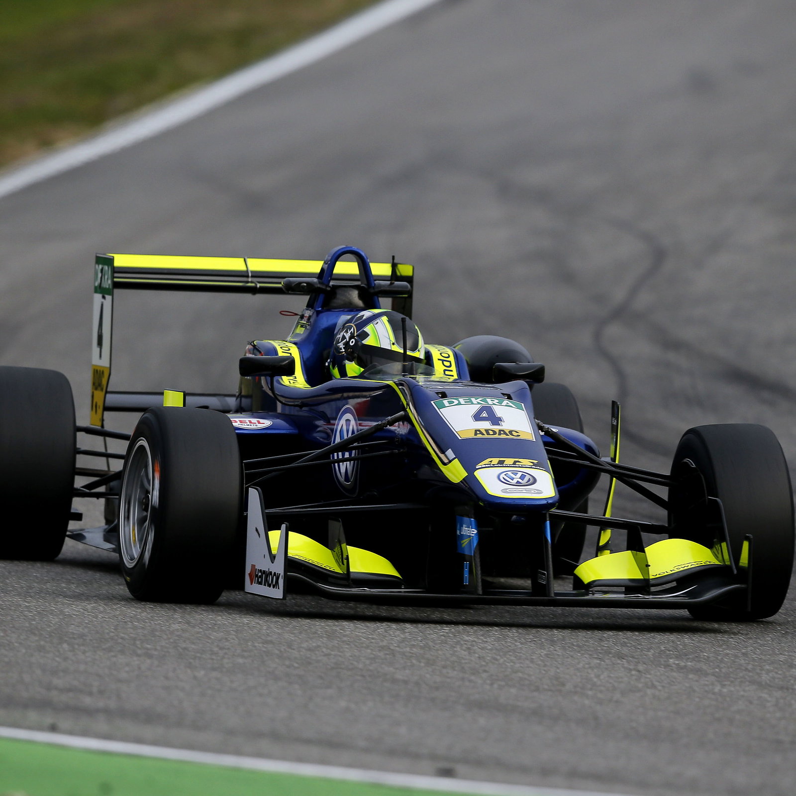 Betapa Monger ingin dikenal karena balapannya dan bukan karena kecelakaannya