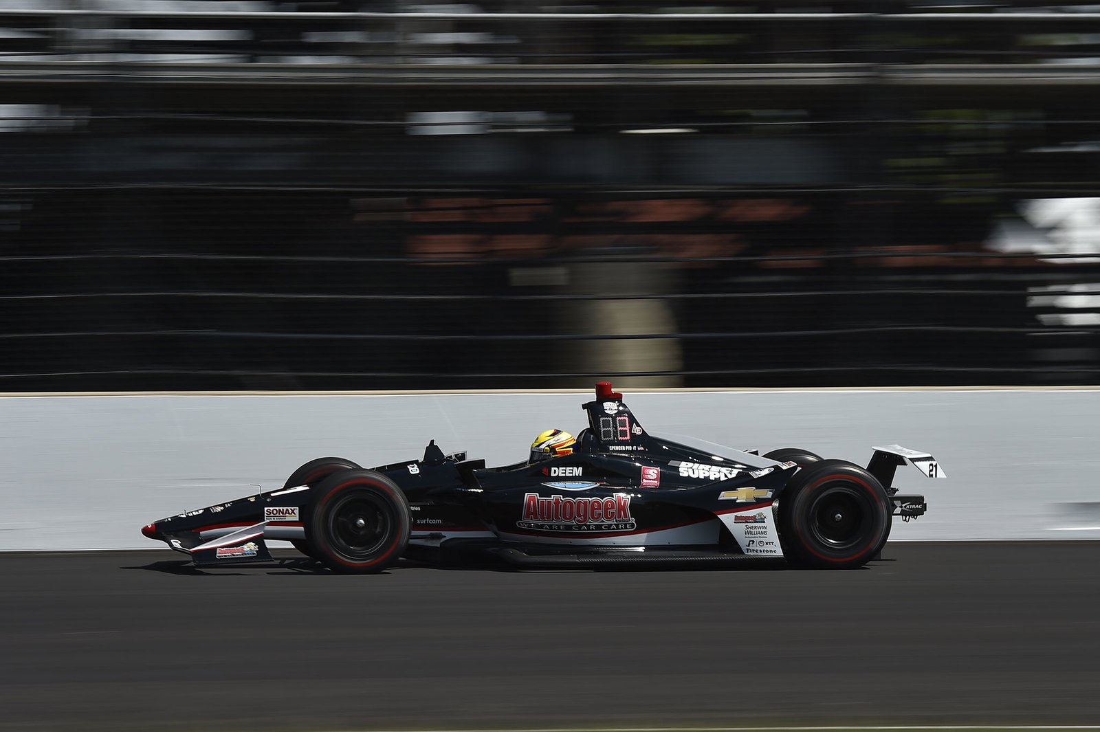 James Hinchcliffe walks away from Indy 500 qualifying shunt