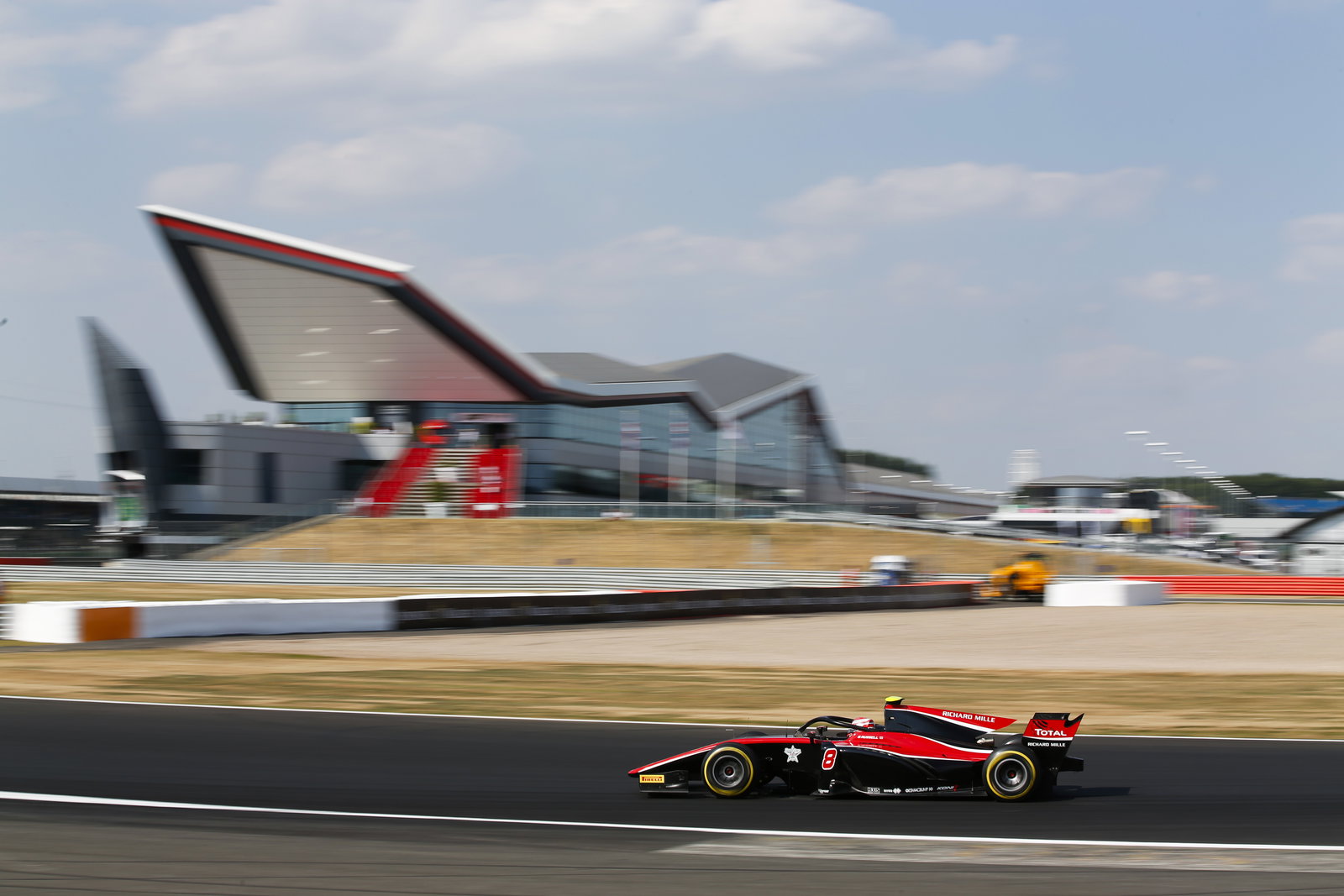 Gunther holds off Russell to take maiden F2 win at Silverstone 