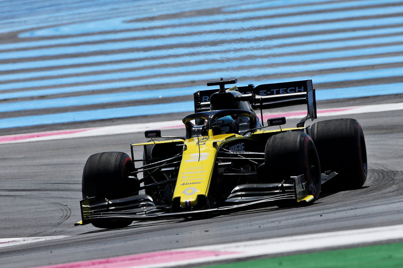 Carlos Sainz akan melakukan tee off melawan bos tim F1 dalam acara golf amal