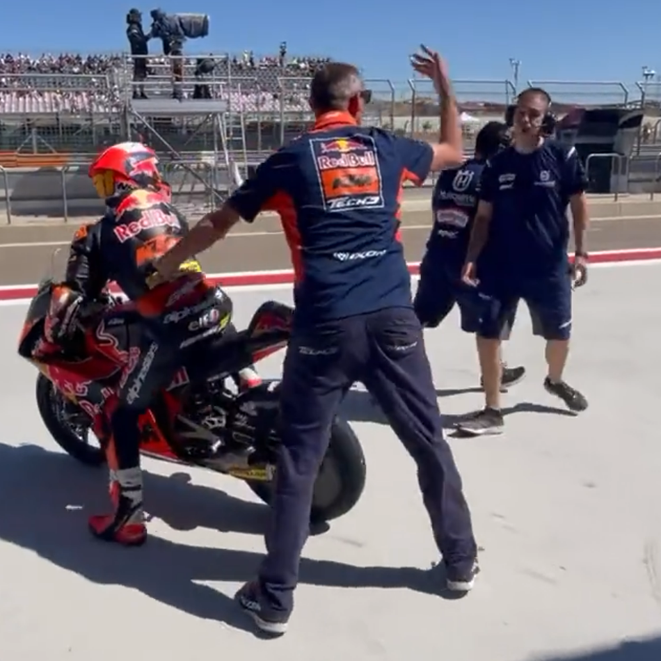 Max Racing mechanics block Fernandez during Moto3 qualifying at Aragon (Tech3)
