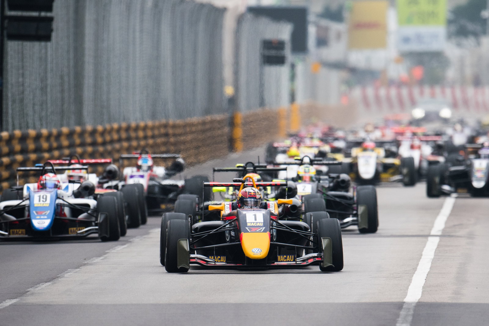 Red Bull junior Dan Ticktum snatches late Macau GP pole from Ilott
