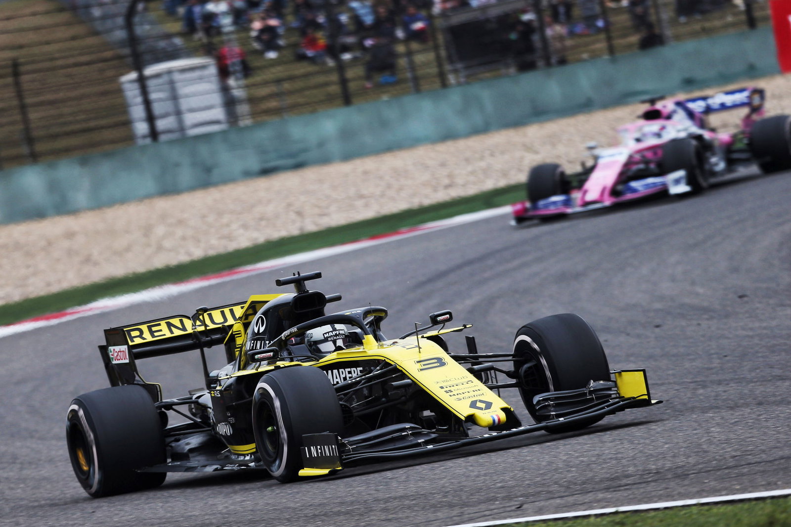 Saat Ferrari berjuang, Mercedes terus menjadi lebih baik