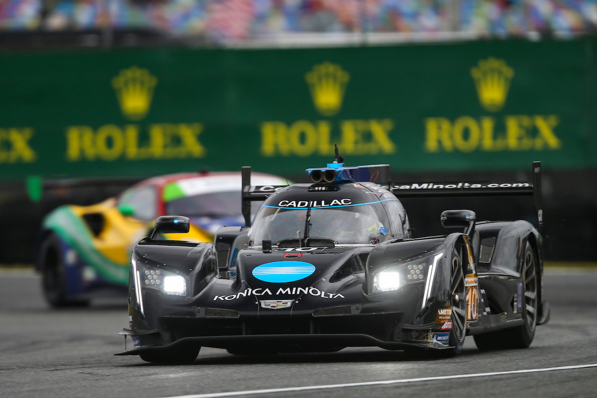 Fernando Alonso regains Rolex 24 lead ahead of red flag