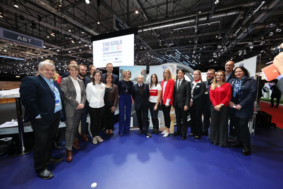 David Coulthard claims second Race of Champions title in Riyadh