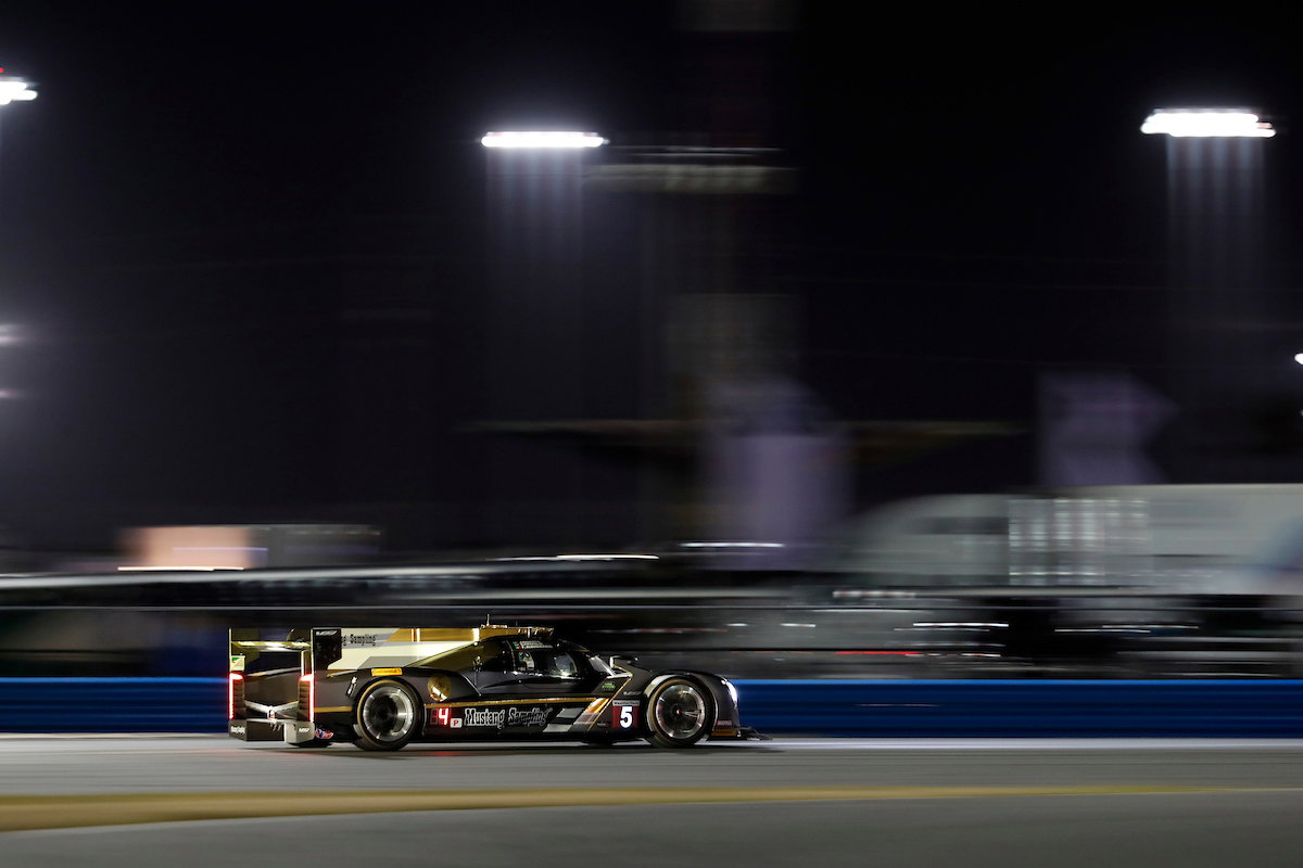 Cadillac, Acura out front as issues blight Alonso's car halfway at Daytona
