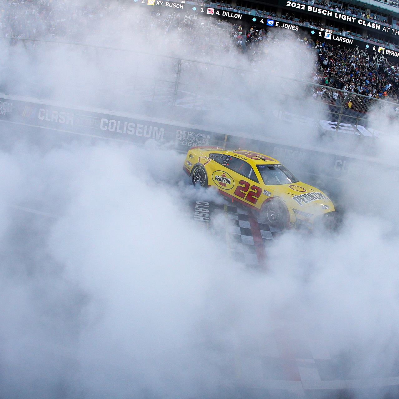 Ryan Blaney bests Chase Elliott for Phoenix pole