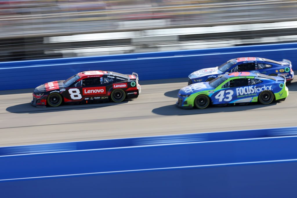 Kyle Larson Wins at Fontana After Contact With Chase Elliott