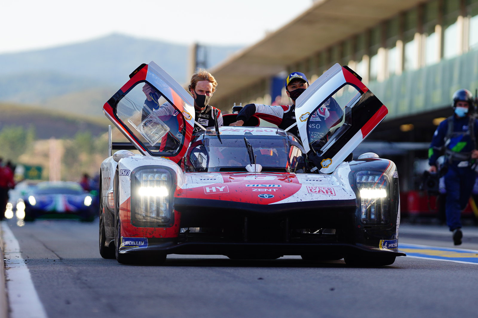 Spa 6 Jam: Toyota Finis 1-3, Sean Gelael Podium LMP2