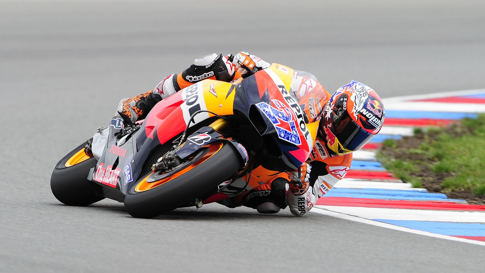 Stoner, Elbow down, Honda RC213V, Brno MotoGP Test August 15th 2011
