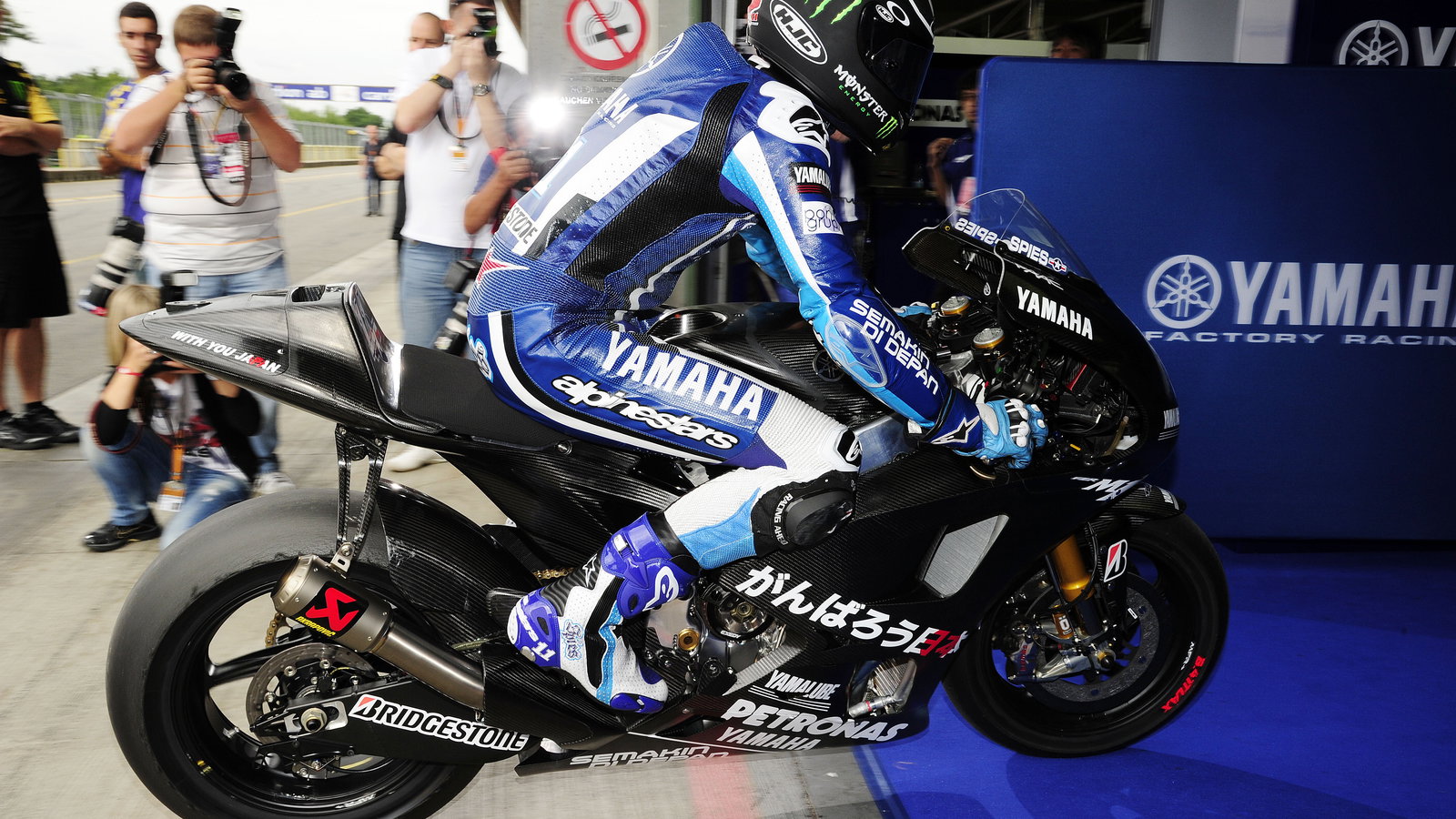 Spies on the new Yamaha M1 1000cc, Brno MotoGP Test 15 August 2011