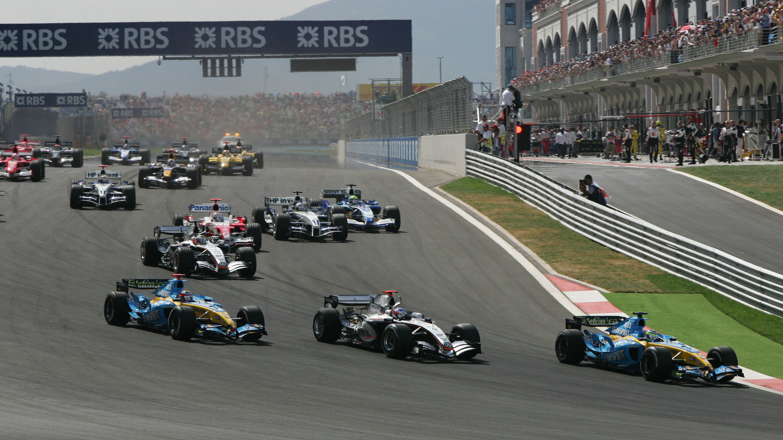 Giancarlo Fisichella leads at the start of the Turkish GP