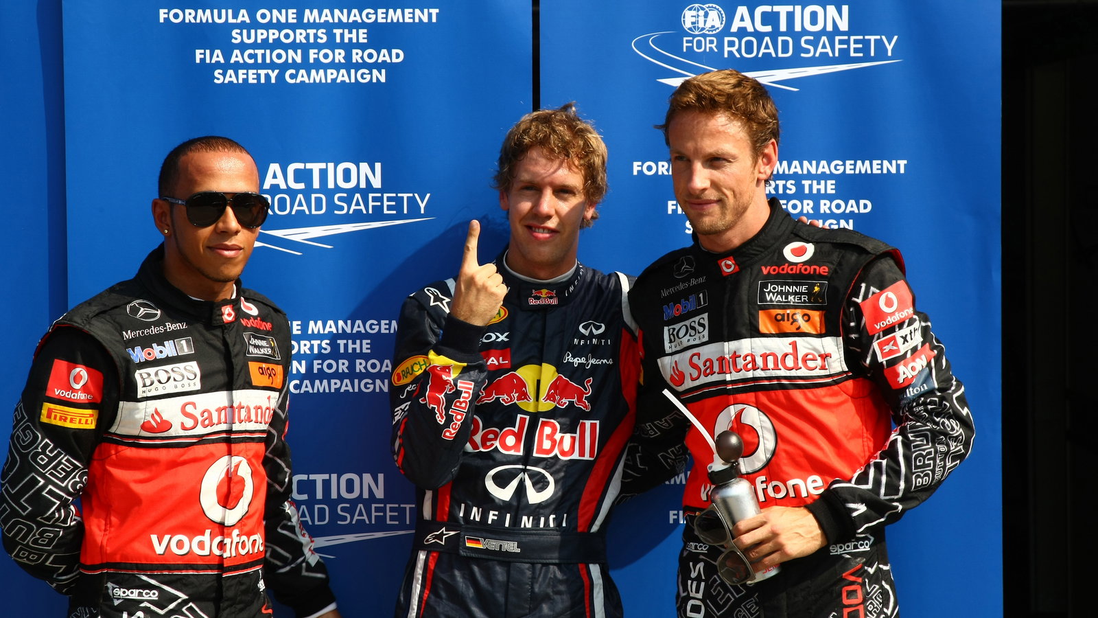 10.09.2011- Qualifying, Sebastian Vettel (GER), Red Bull Racing, RB7 pole position, Lewis Hamilton (