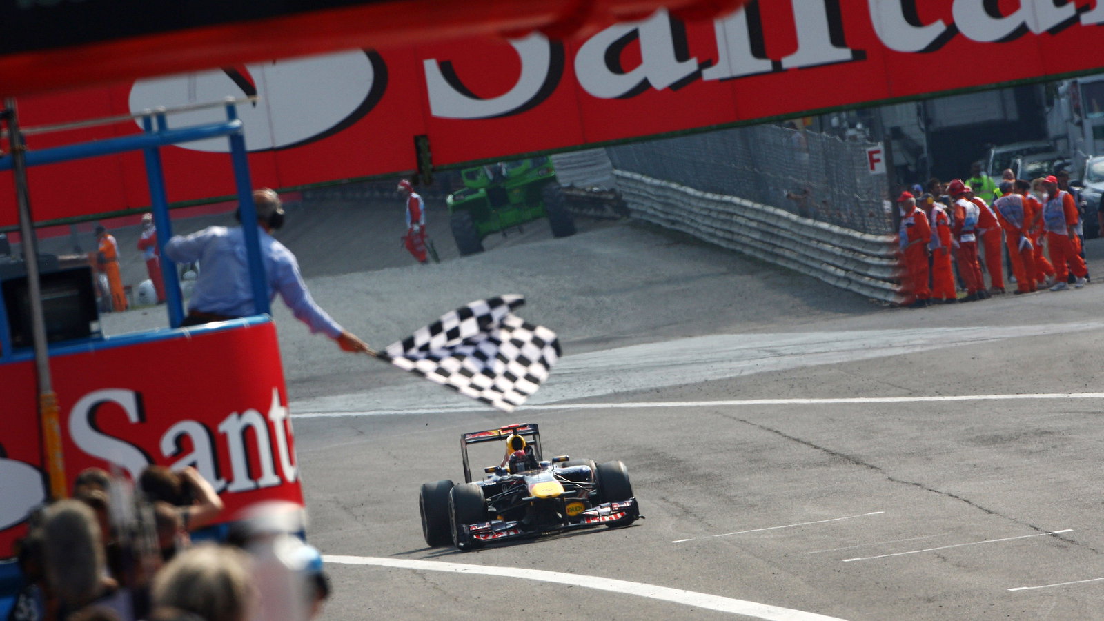 11.09.2011- Race, Sebastian Vettel (GER), Red Bull Racing, RB7 race winner, Chequered flag