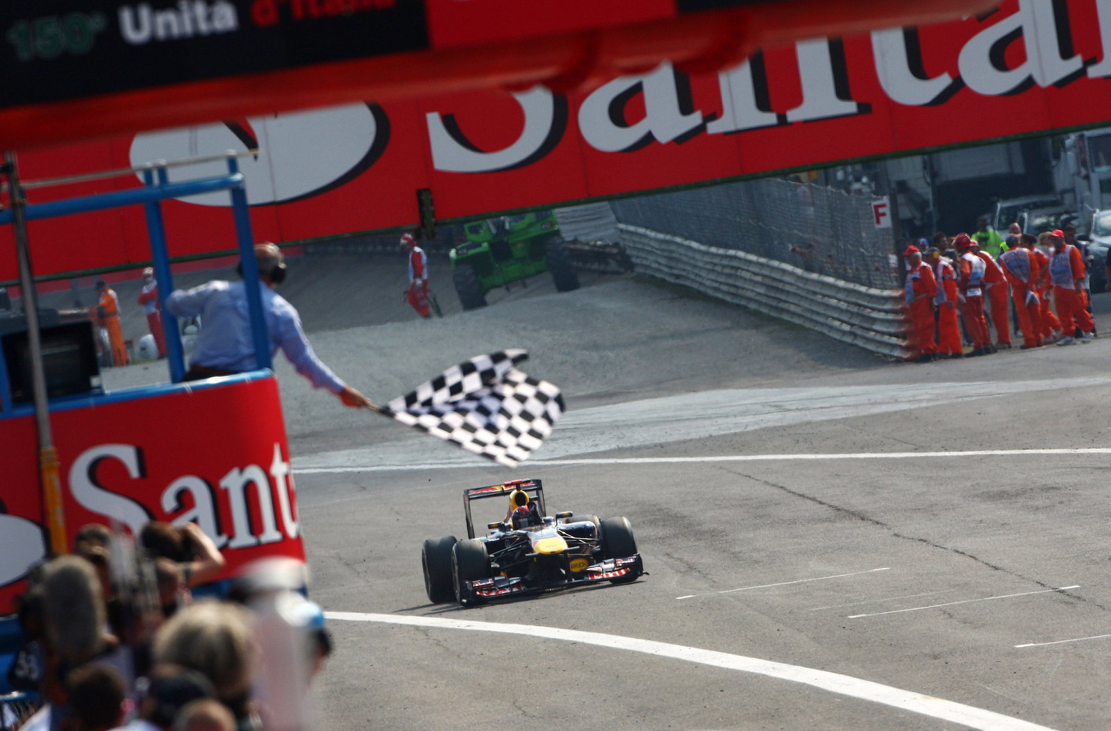 11.09.2011- Race, Sebastian Vettel (GER), Red Bull Racing, RB7 race winner, Chequered flag
