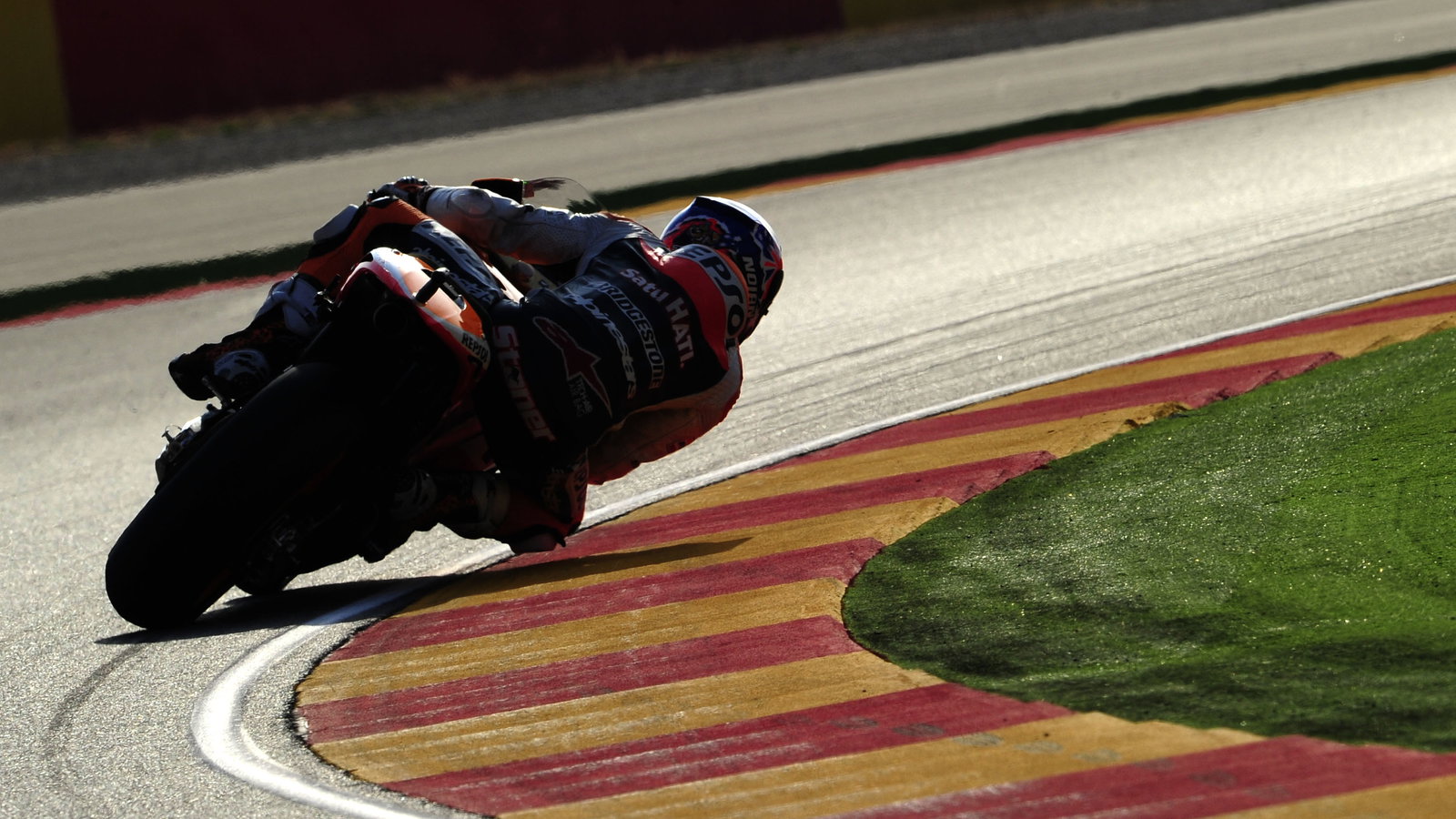 Stoner, sliding, Aragon MotoGP 2011