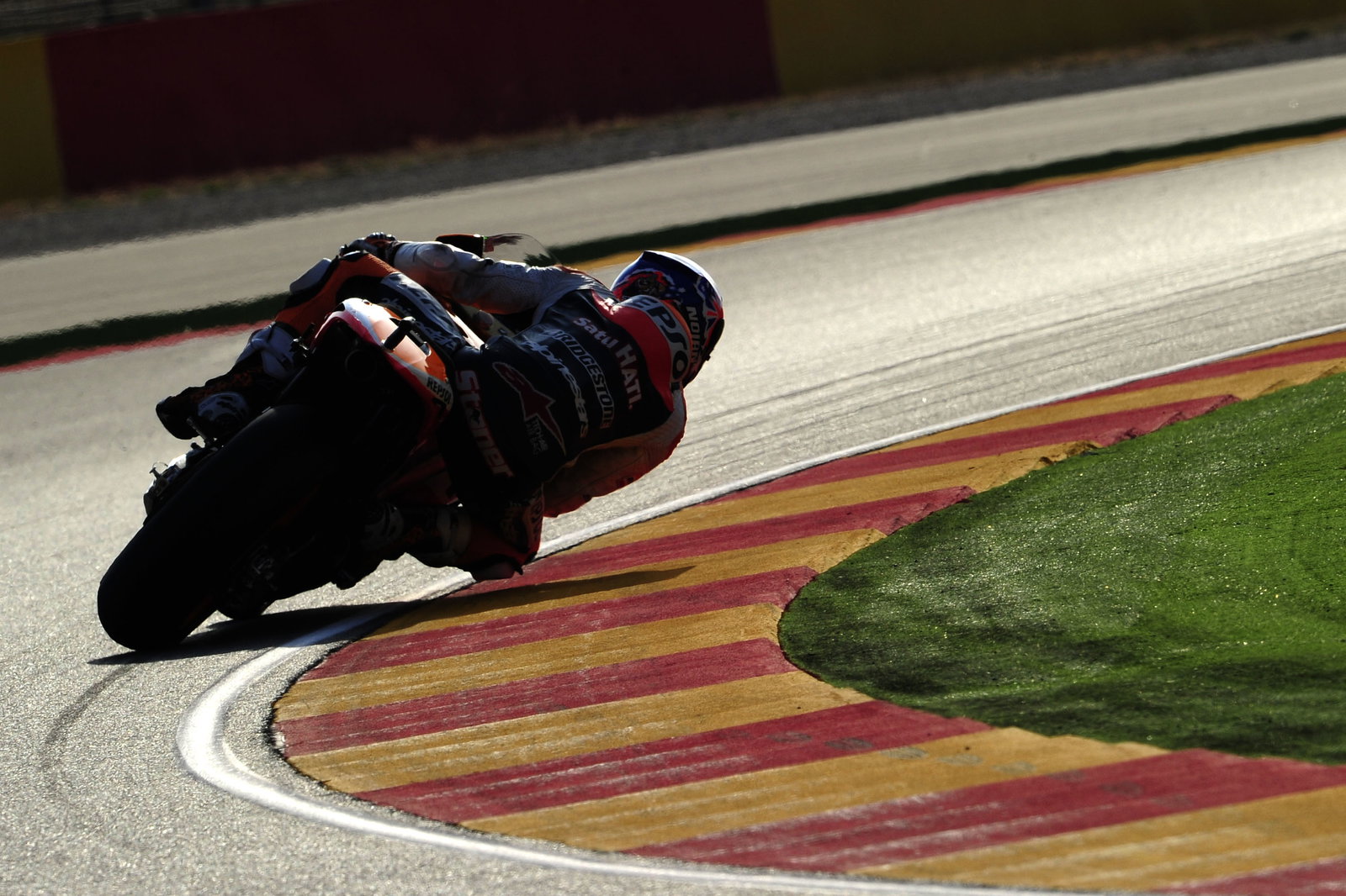 Stoner, sliding, Aragon MotoGP 2011