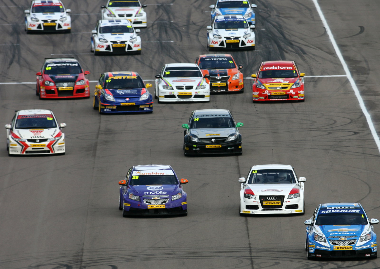 Start of the race, Jason Plato (GBR) RML Silverline Chevrolet Chevrolet Cruze leads
