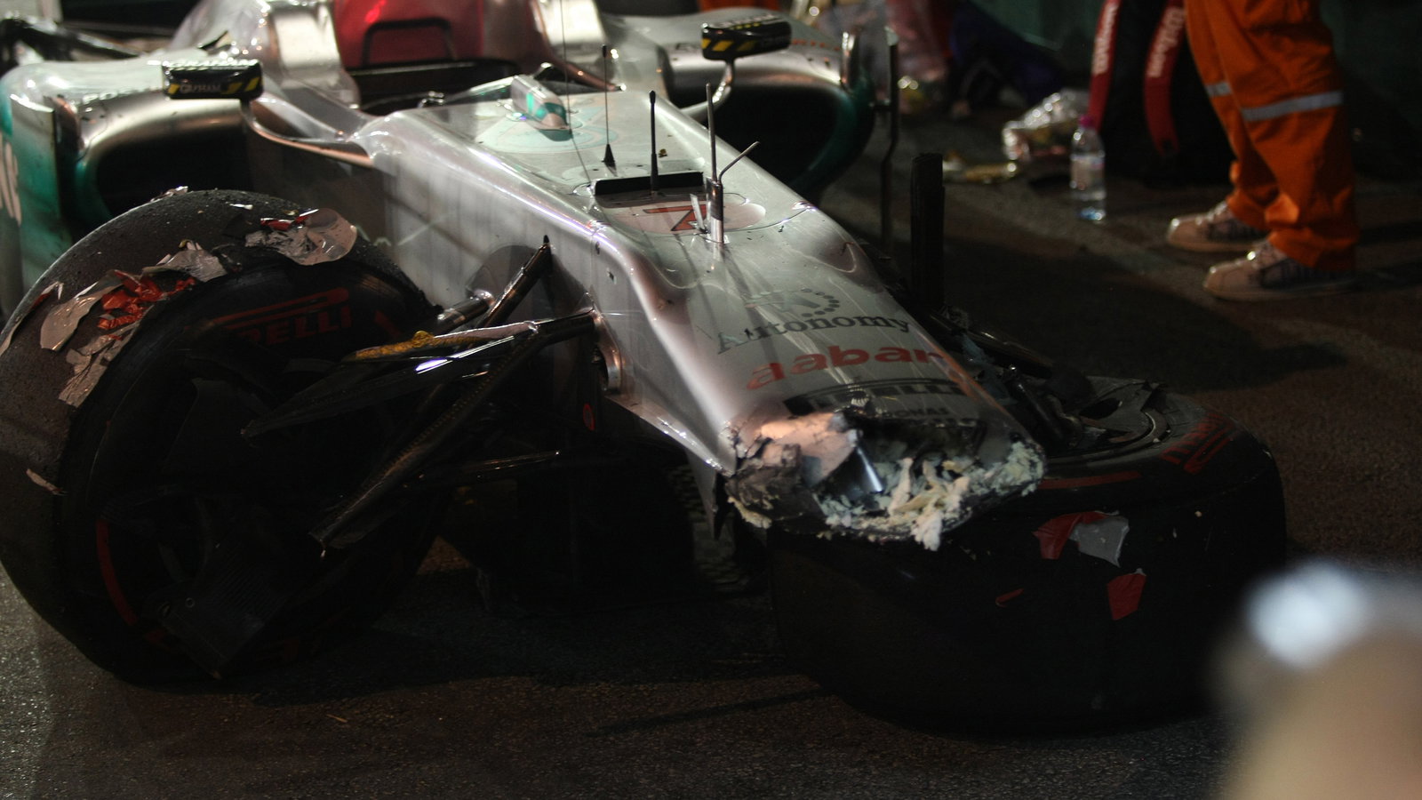 25.09.2011- Race, Crash, Michael Schumacher (GER), Mercedes GP Petronas F1 Team, MGP W02