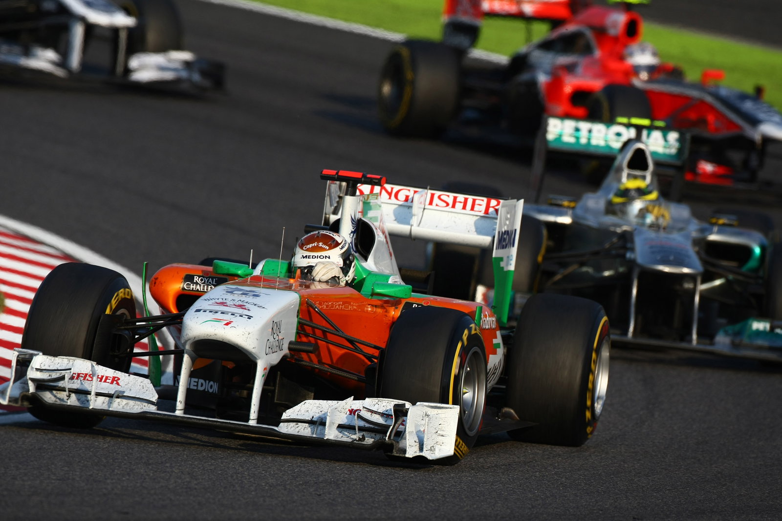 09.10.2011- Race, Adrian Sutil (GER), Force India F1 Team, VJM04 leads Nico Rosberg (GER), Mercedes