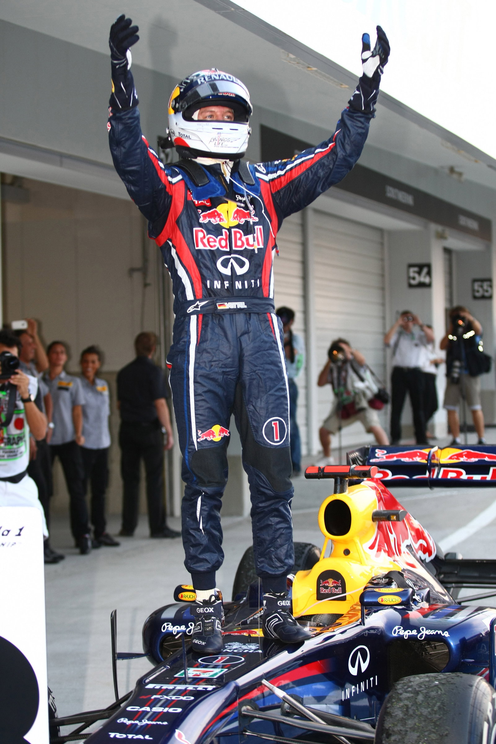 09.10.2011- Race, Sebastian Vettel (GER), Red Bull Racing, RB7 3rd position and World F1 Champion