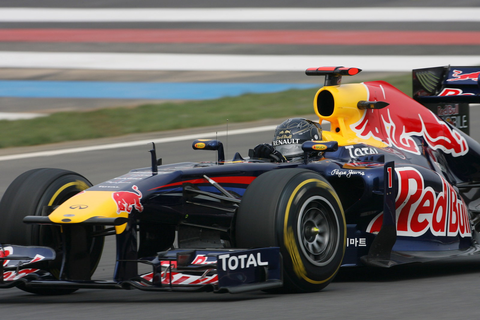 15.10.2011- Saturday Practice, Sebastian Vettel (GER), Red Bull Racing, RB7