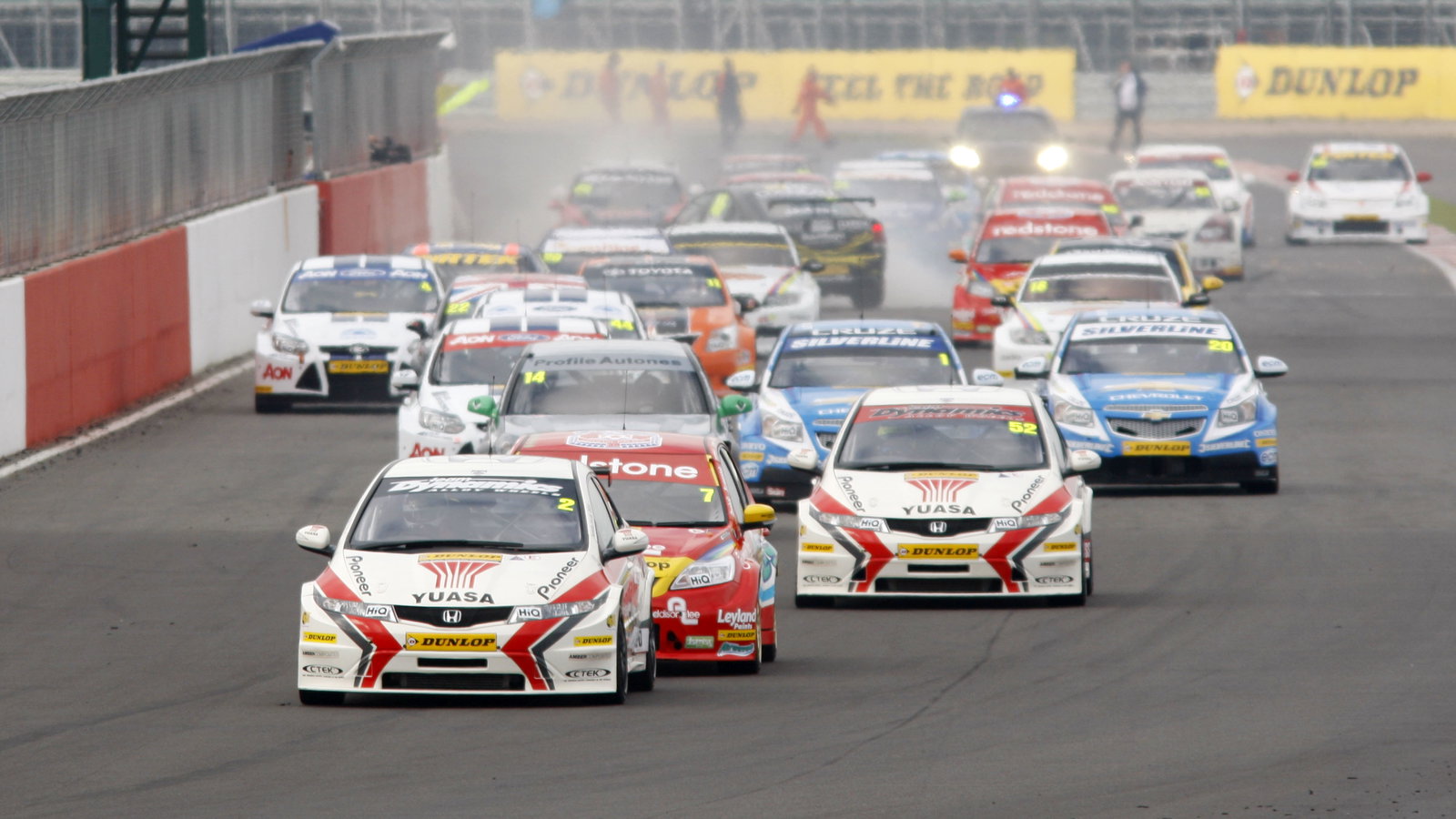 Start, Gordon Shedden (GBR) Honda Racing Honda Civic leads