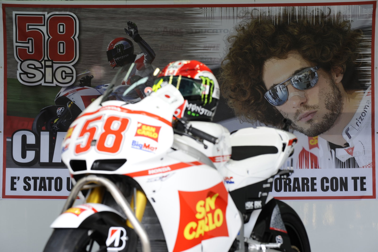 Simoncelli tribute, Valencia MotoGP 2011