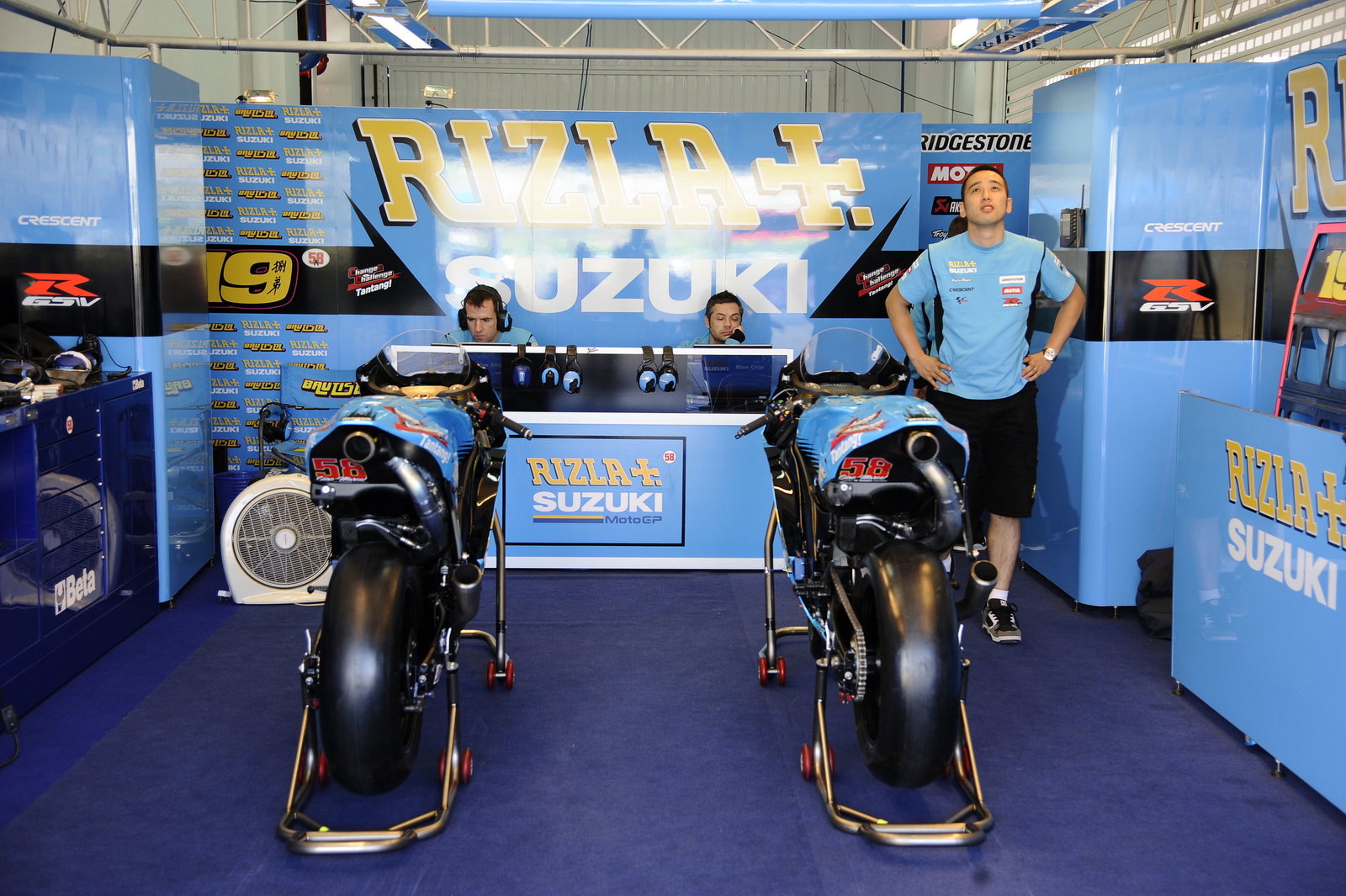 Suzuki garage, Valencia MotoGP Test, November 2011