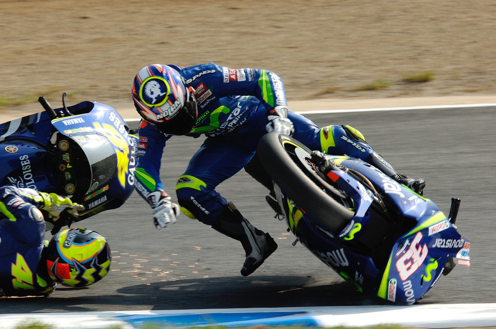 Rossi and Melandri crash, Japanese MotoGP 2005