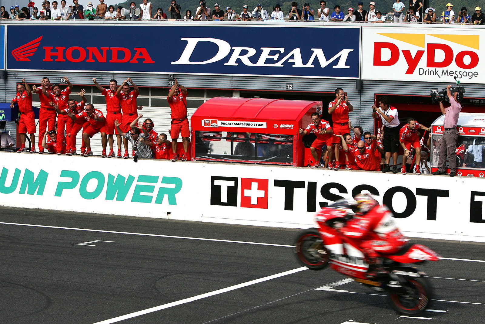 Capirossi wins, Japanese MotoGP Race 2005