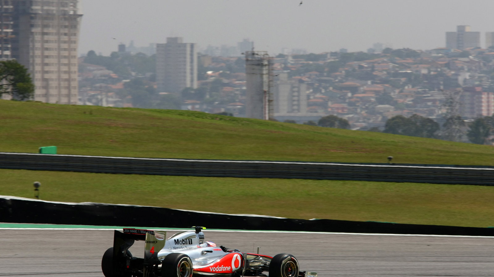 25.11.2011- Friday Practice 1, Jenson Button (GBR), McLaren Mercedes, MP4-26