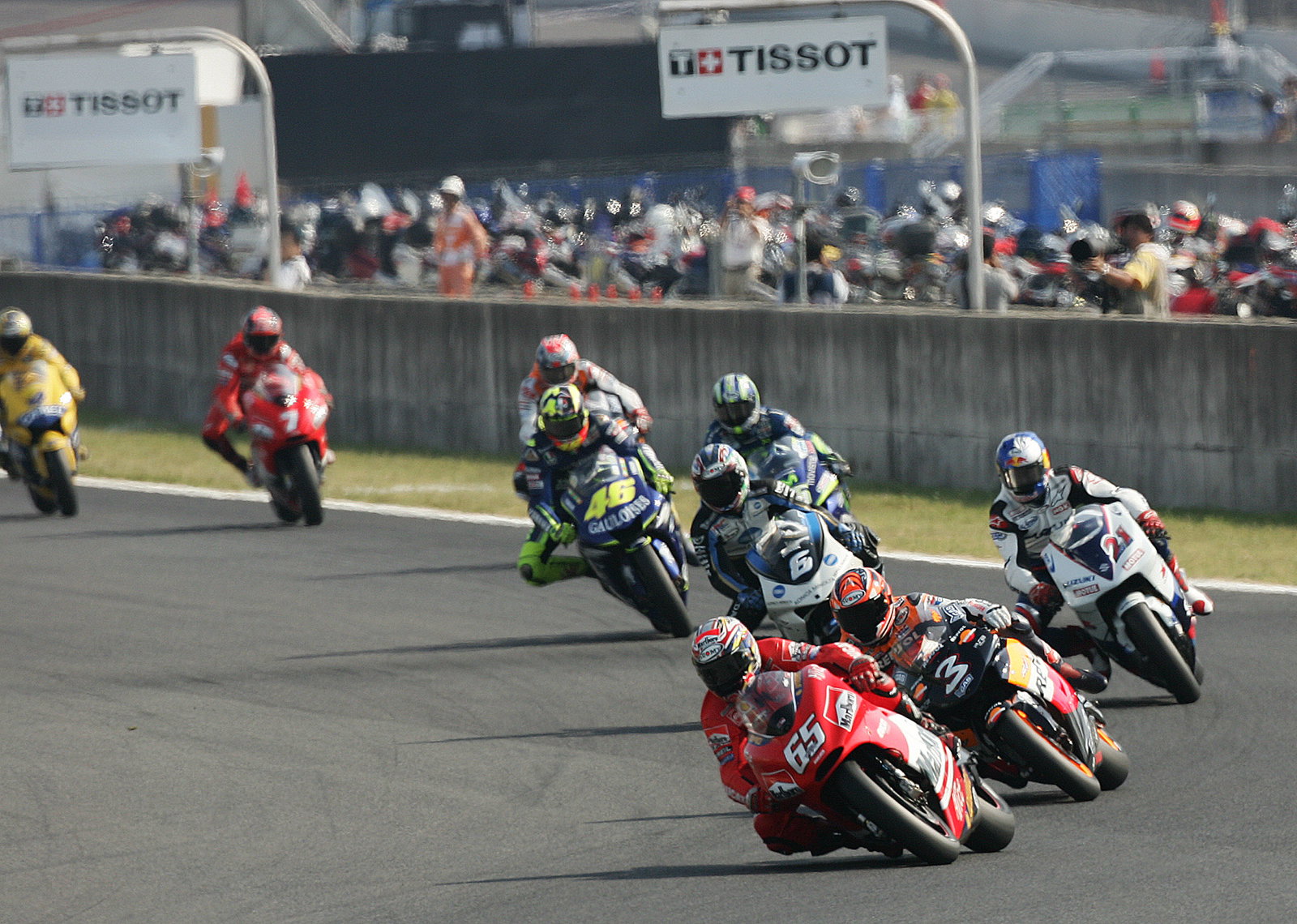 Capirossi leads, Japanese MotoGP 2005