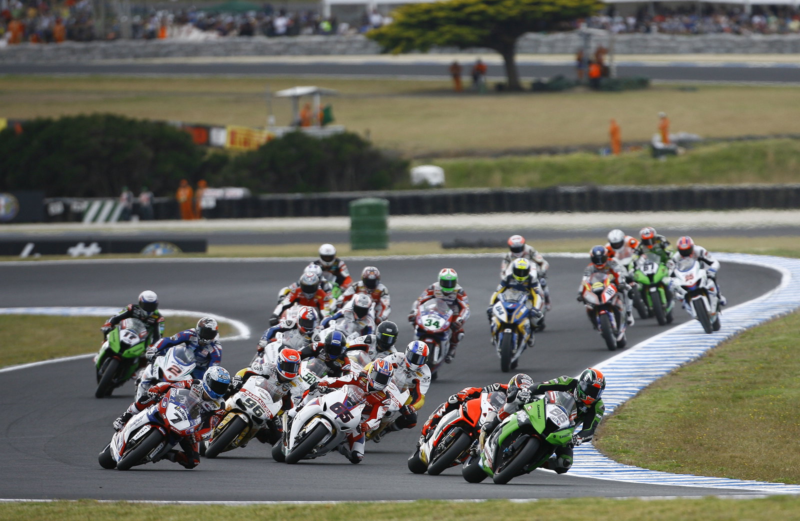 Sykes leads start, Race1, Australian WSBK 2012