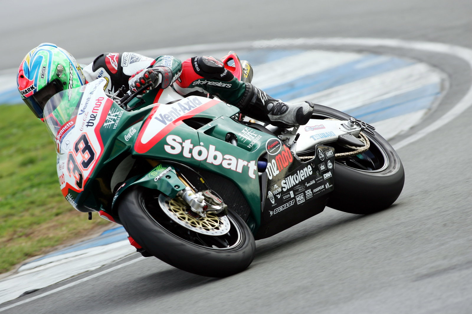 Pic: Tim Keeton/Raymonds Press Agency. 23.9.05.British Superbike Championship, Round 12, Donington P