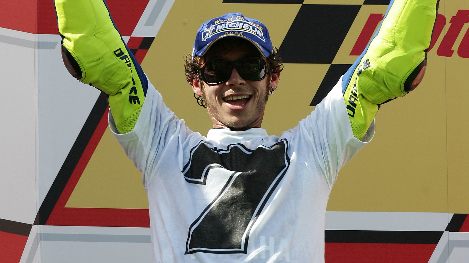 Rossi with 7 world titles t-shirt, Malaysian MotoGP race, 2005