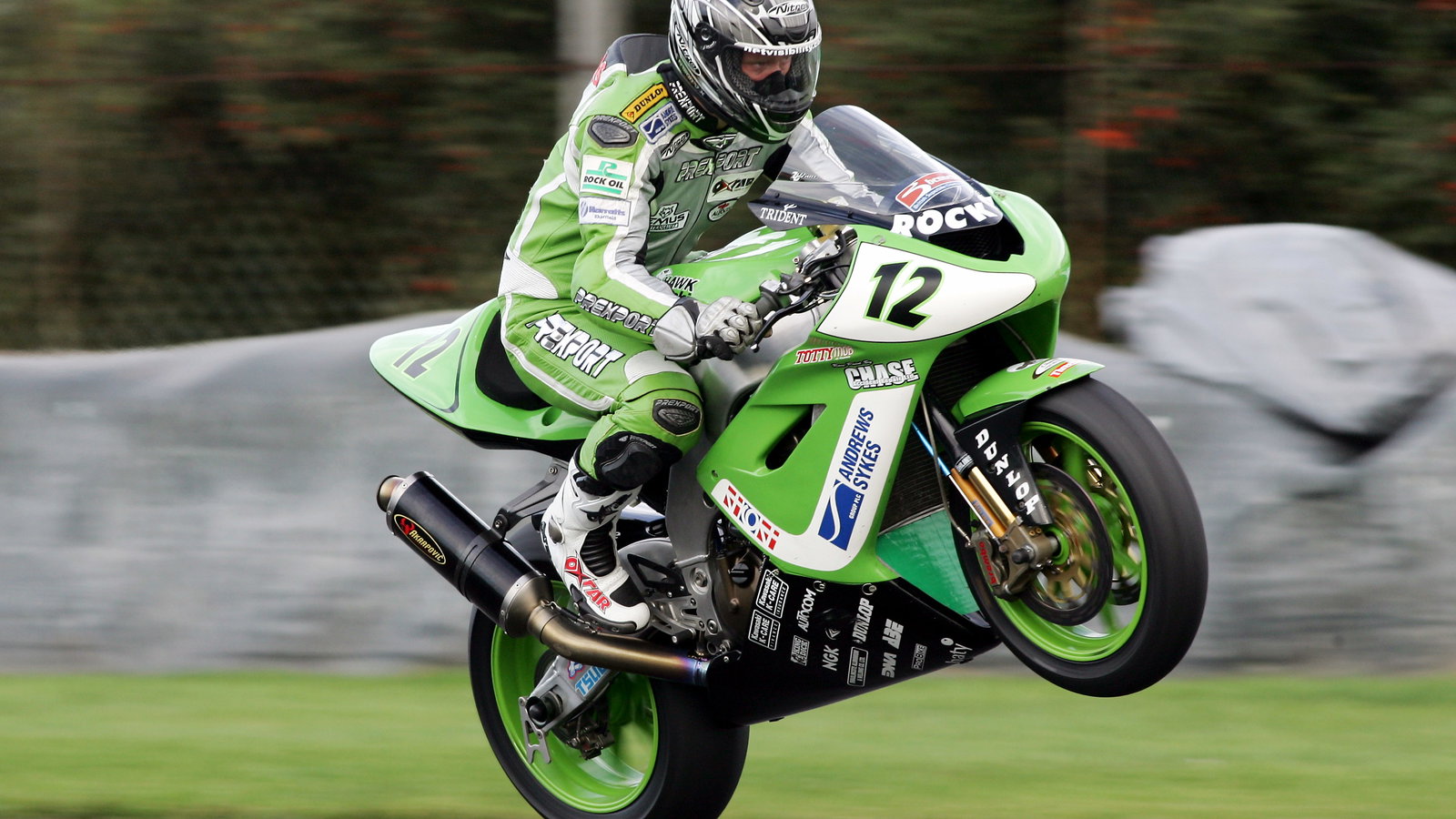 Pic: Tim Keeton/Raymonds Press Agency. 25.9.05.British Superbike Championship, Round 12, Donington P