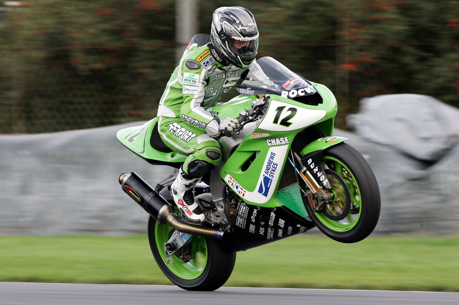 Pic: Tim Keeton/Raymonds Press Agency. 25.9.05.British Superbike Championship, Round 12, Donington P