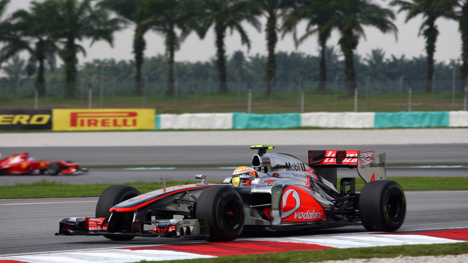 23.03.2012- Free Practice 1, Lewis Hamilton (GBR) McLaren Mercedes MP4-27 leads Fernando Alonso (ESP