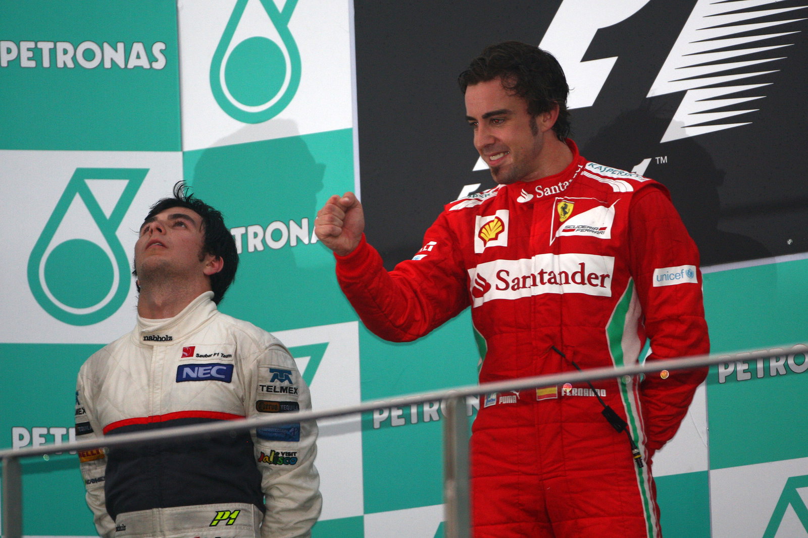 25.03.2012- Race, Fernando Alonso (ESP) Scuderia Ferrari F2012 race winner and Sergio Perez (MEX) Sa