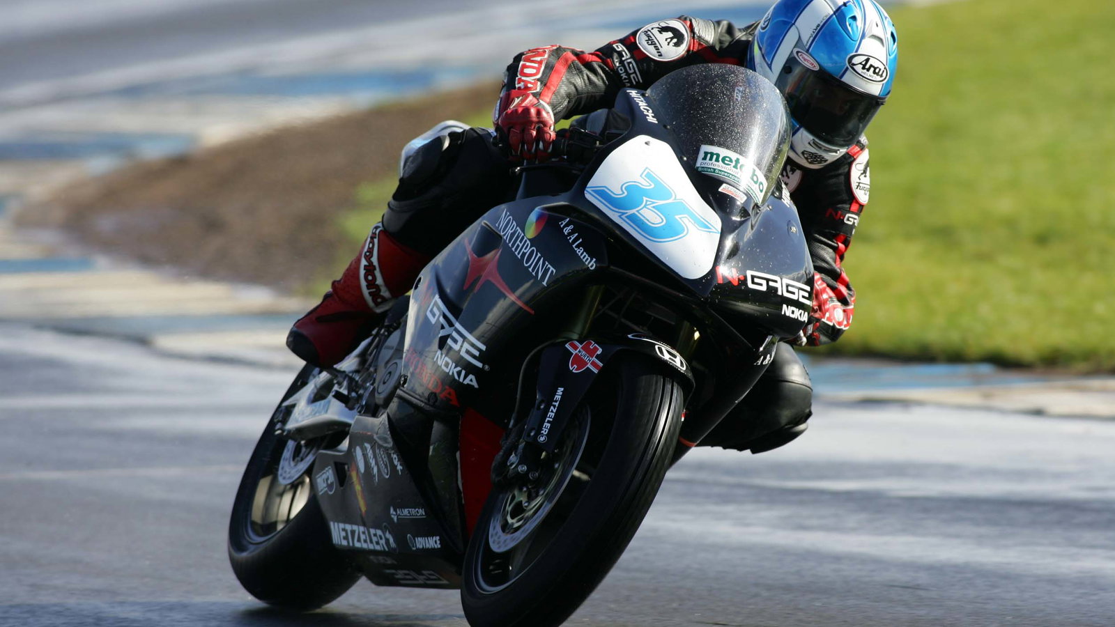 British Superbikes Donington Park 25/09/05. Supersport rider Cal Crutchlow, Northpoint Honda.