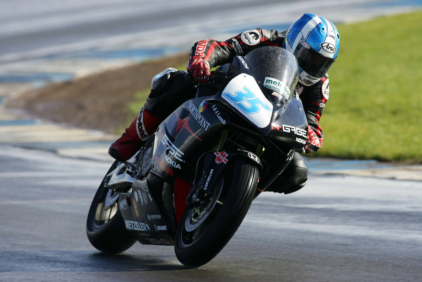 British Superbikes Donington Park 25/09/05. Supersport rider Cal Crutchlow, Northpoint Honda.
