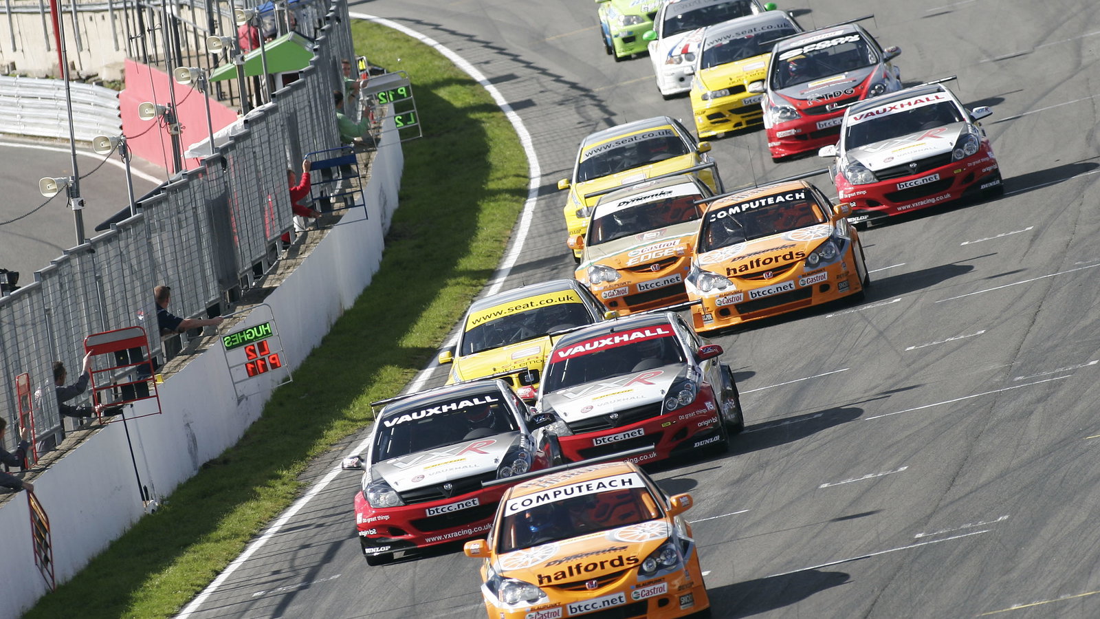 Dan Eaves leads the field