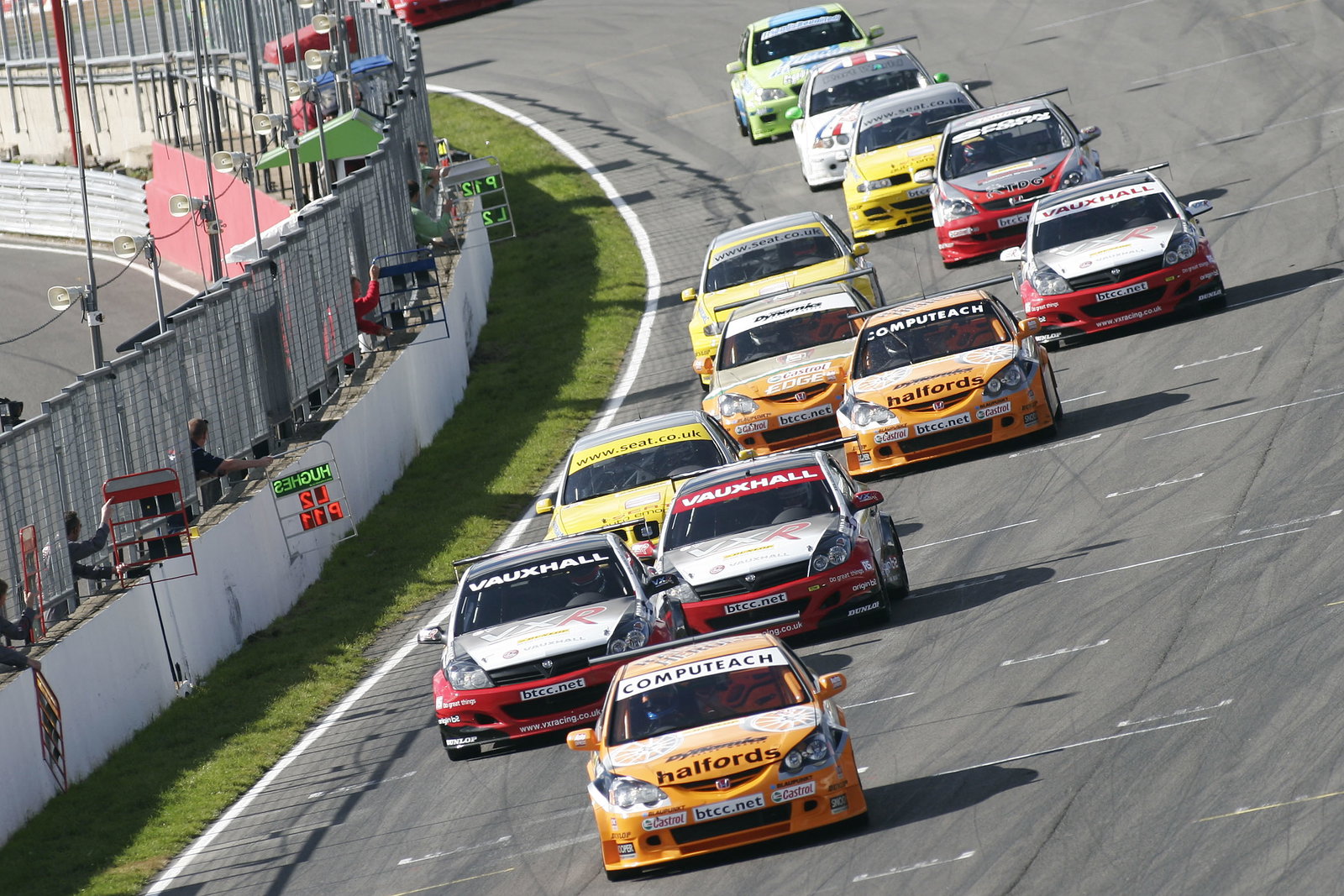 Dan Eaves leads the field