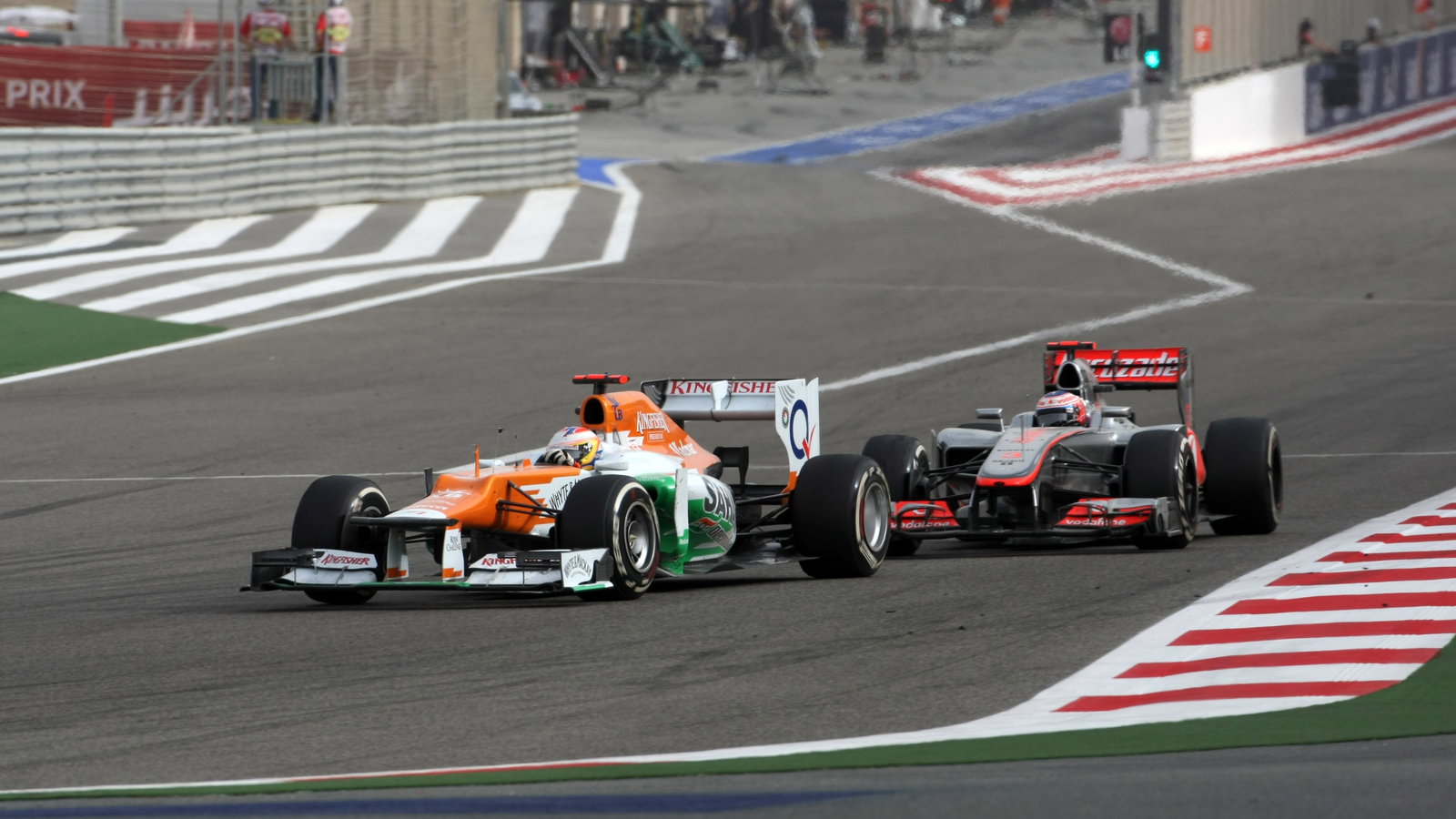 22.04.2012- Race, Paul di Resta (GBR) Sahara Force India F1 Team VJM05 and Jenson Button (GBR) McLar
