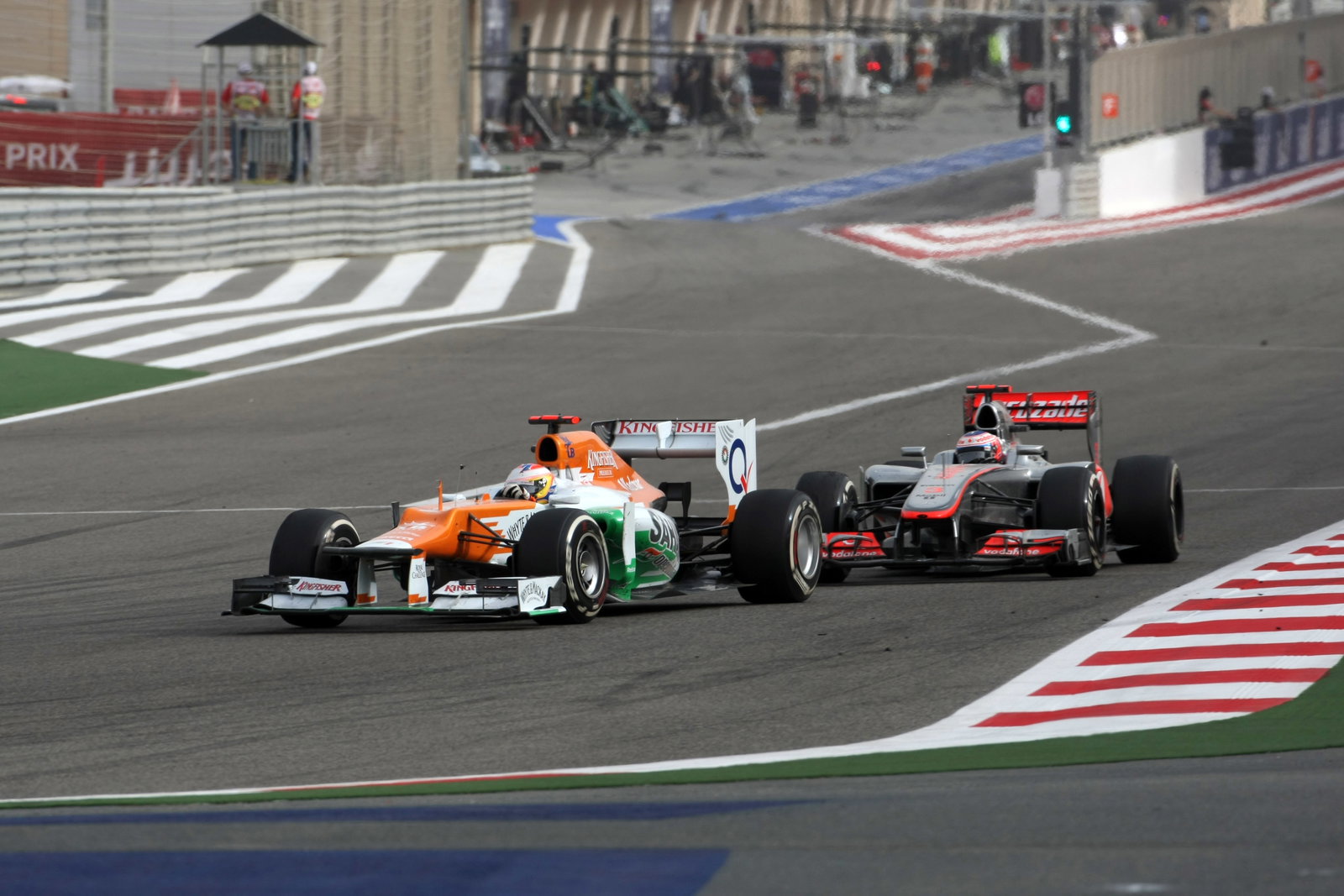 22.04.2012- Race, Paul di Resta (GBR) Sahara Force India F1 Team VJM05 and Jenson Button (GBR) McLar